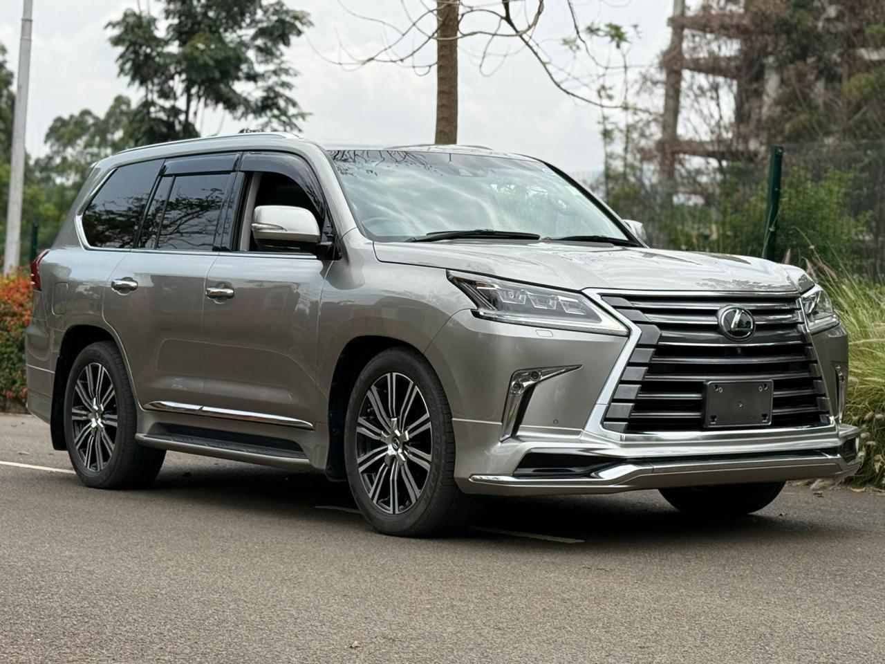 Lexus LX 570 chauffeur vehicle